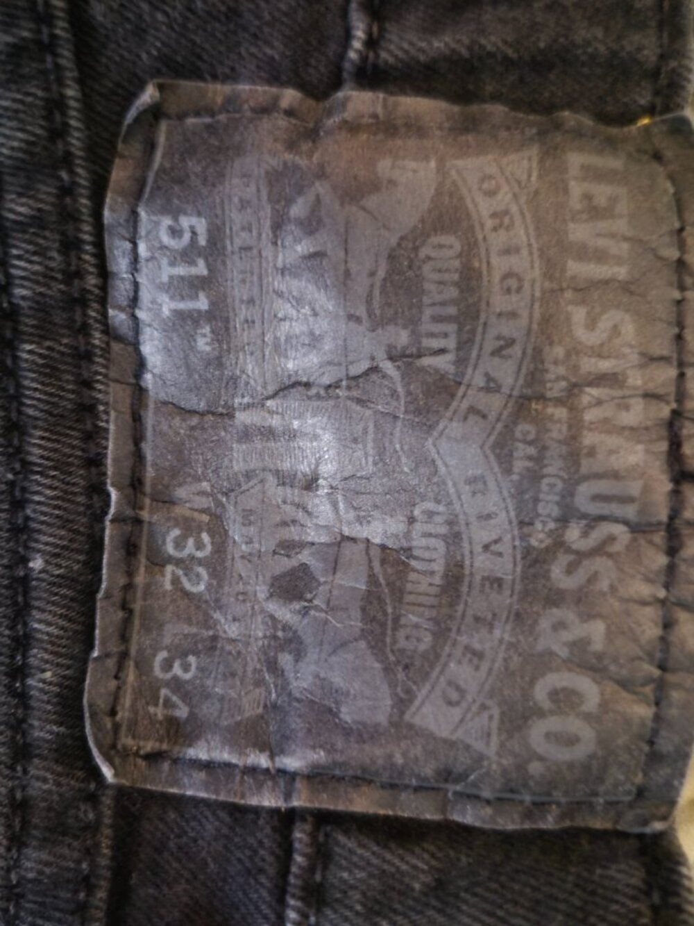 Levi's - Picture 2 of 3
